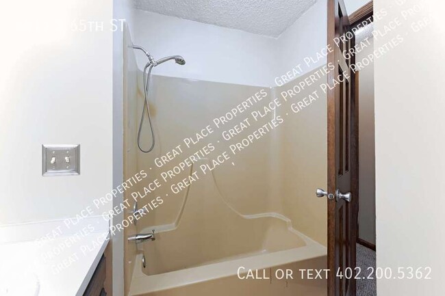 Building Photo - 4811 S 65th St