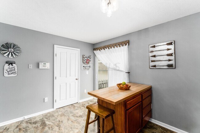 Building Photo - 8196 Echo Spring Dr
