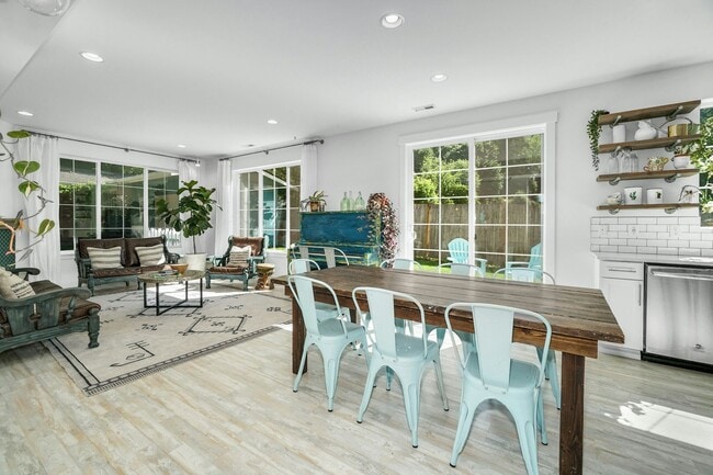 Building Photo - Woodinville Estate's Cozy Home