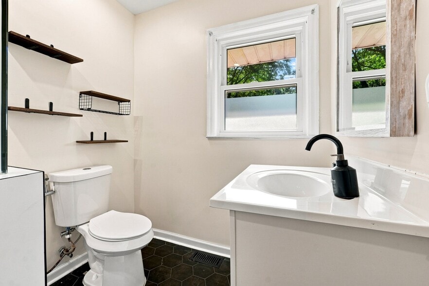 Building Photo - 2875 Orion Dr