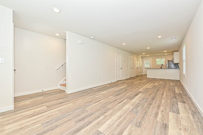 Building Photo - 504 12th Ave NE
