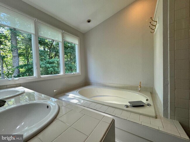 Building Photo - 12121 Derriford Ct