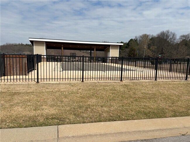 Building Photo - 2739 S Angels Rd