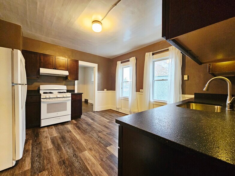 Building Photo - 16311 Huntmere Ave