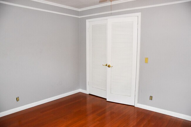Building Photo - Large Home in North Orange