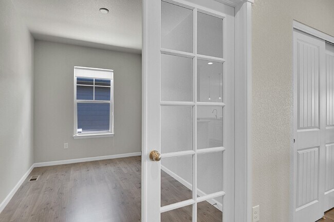 Building Photo - $2,895.00 - $500 OFF First Month's Rent - ...