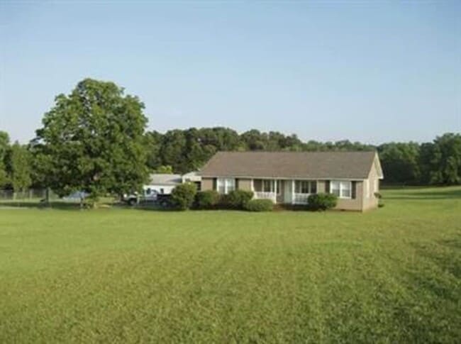 Building Photo - 3/2 Available Now