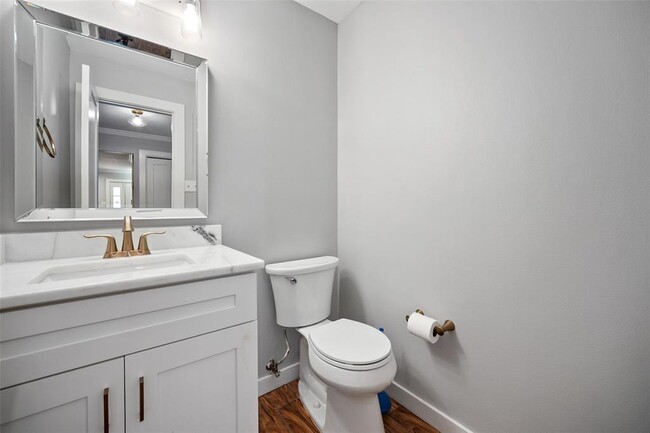Building Photo - 810 Banister Ln