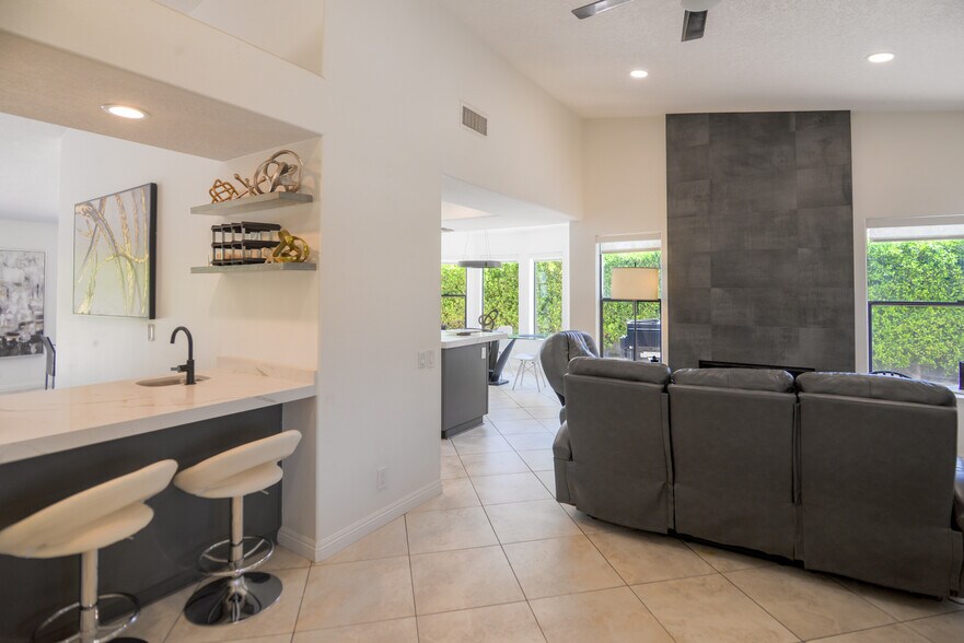 Building Photo - 74830 Waring Ct