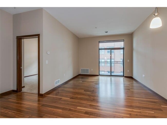 Building Photo - 270 4th St E