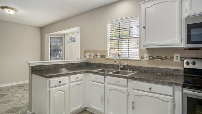 Building Photo - 2541 Galemeadow Dr