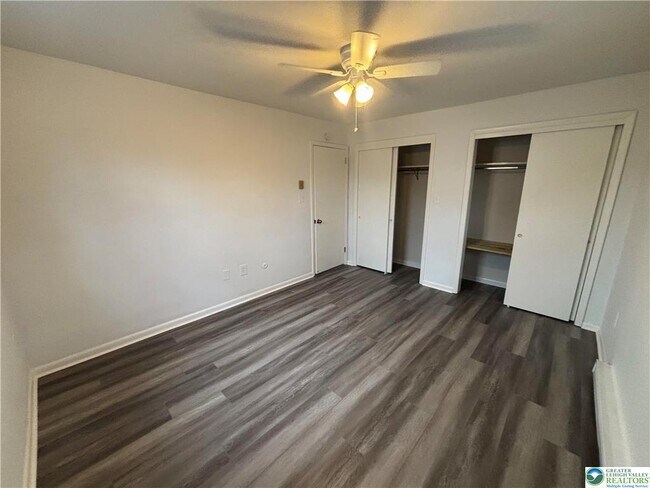 Building Photo - 616 Banks St