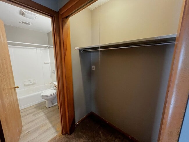 Building Photo - 1131 Maple St