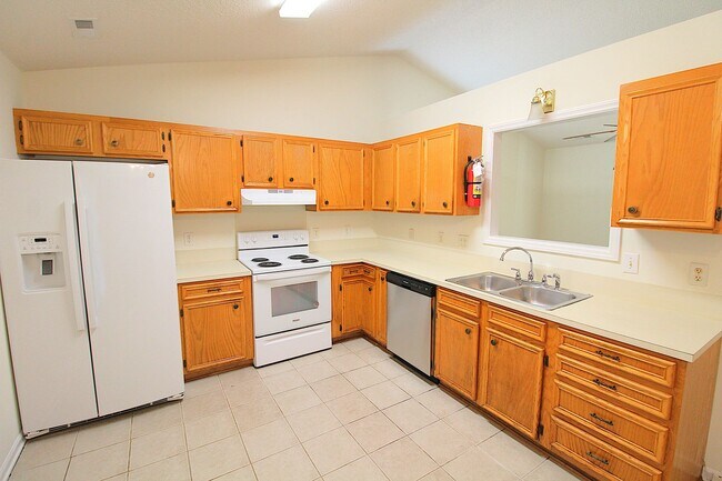 Building Photo - 3 Bedroom Home in Monroe!