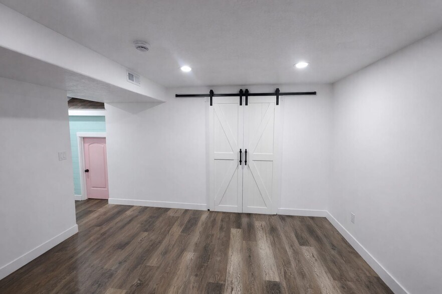 Building Photo - 4332 W Hemsley Ln