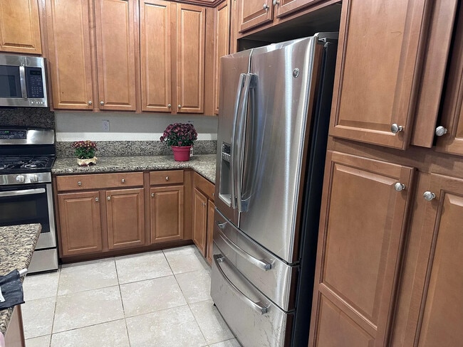 Building Photo - 717 N Dorato Ln