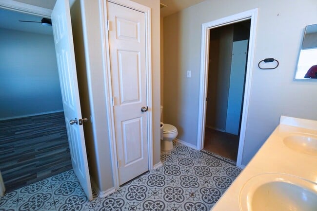 Building Photo - 12411 Oriole Lake Way