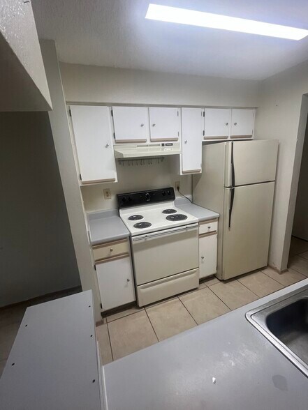 Building Photo - 8635 Mallard Reserve Dr