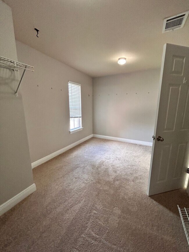 Building Photo - 5206 Lone Pine Ln