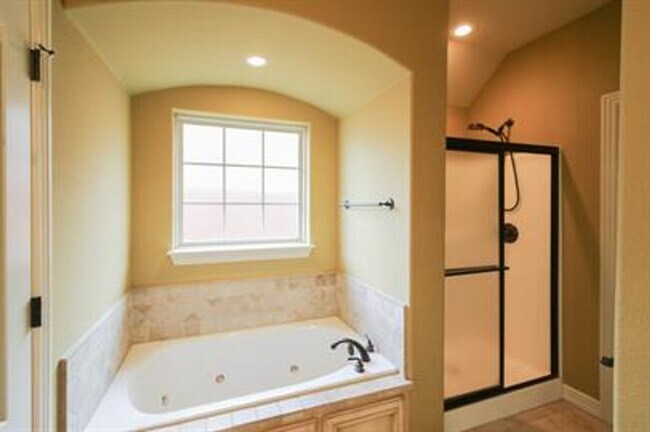 Building Photo - Gorgeous home in Bentonville!