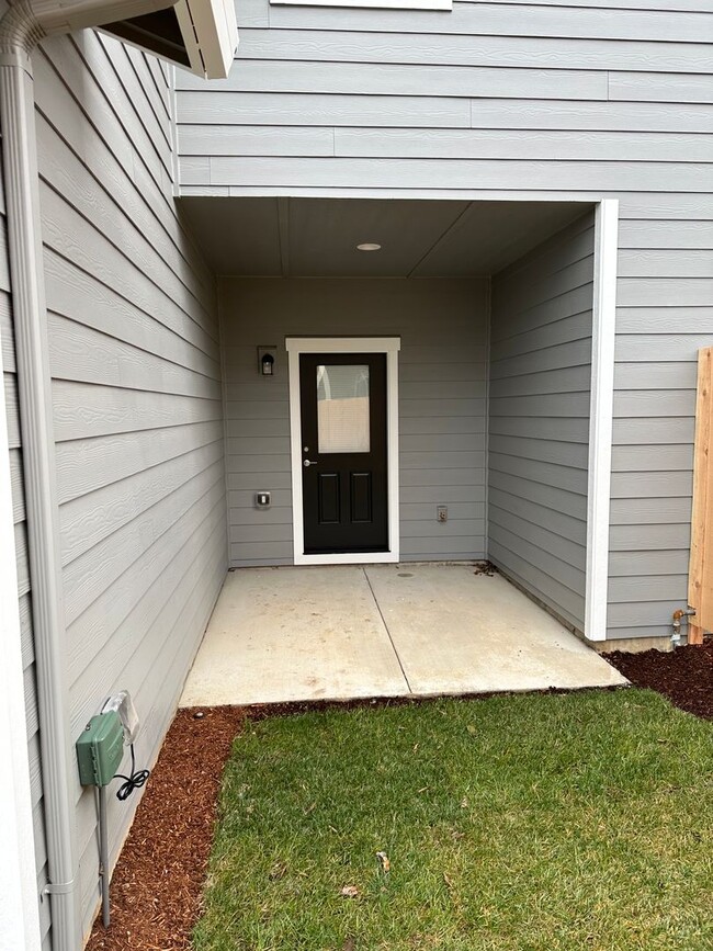 Building Photo - 418 /201 Duplex