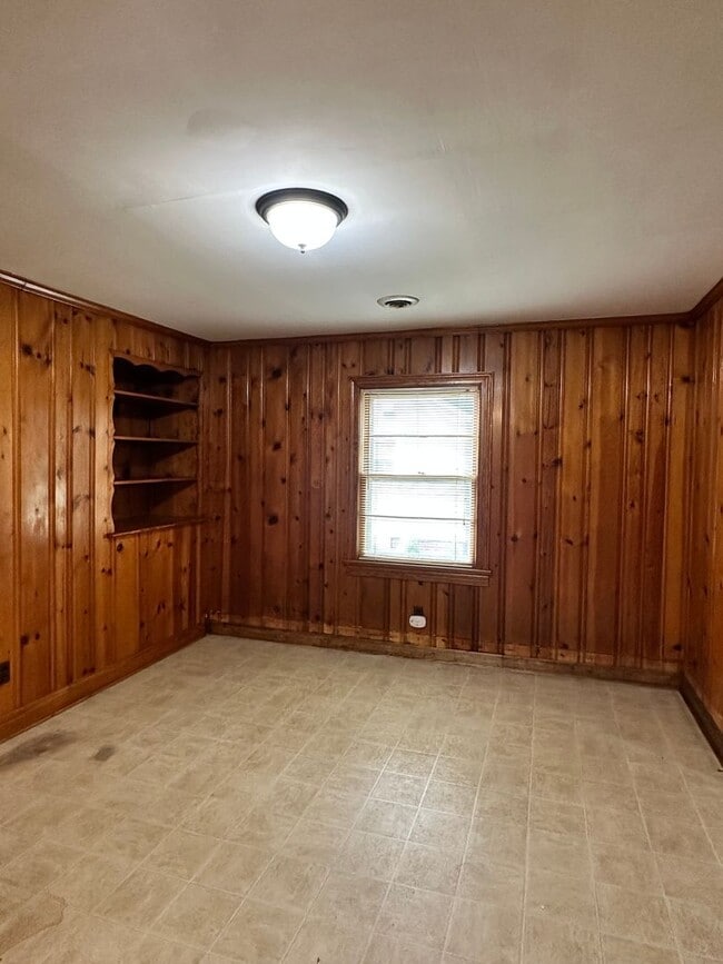 Building Photo - RENTAL HOME 3BD/1.5BTH