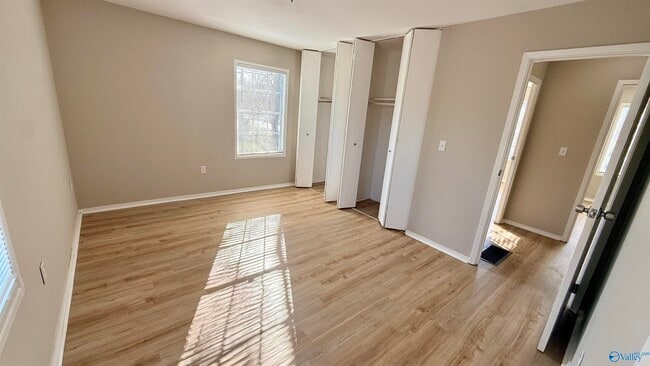 Building Photo - 2004 Chambers Dr NE