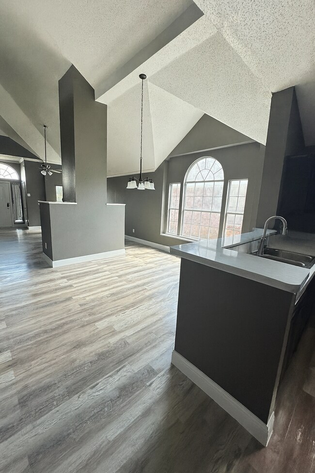 Building Photo - SPACIOUS REMODELED HOME NEAR MAJOR ARLINGT...