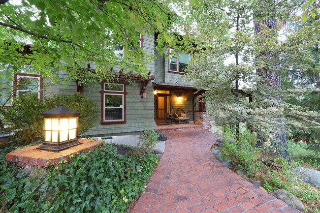 Building Photo - Don't miss this amazing opportunity to rent a higher end home nestled in the trees in the coveted...