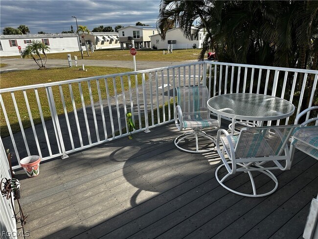 Building Photo - 158 Nanaimo Trail