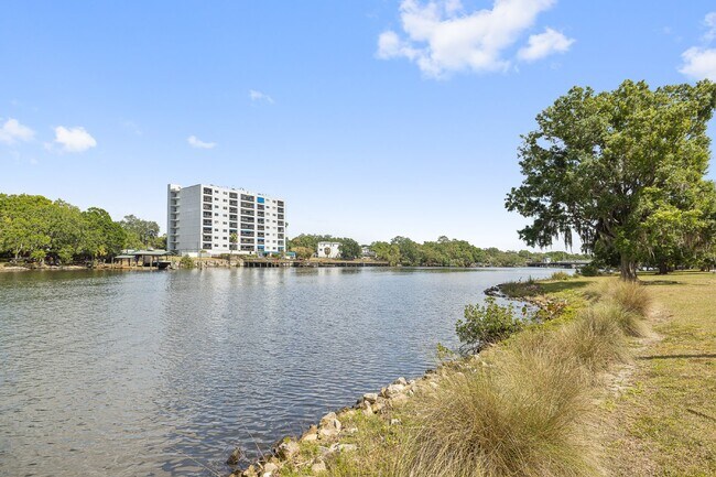 Building Photo - MODERN 4-BEDROOM TAMPA HOME | BUILT 2023 | FENCED YARD | PET FRIENDLY