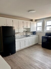 Building Photo - 44 E Main St