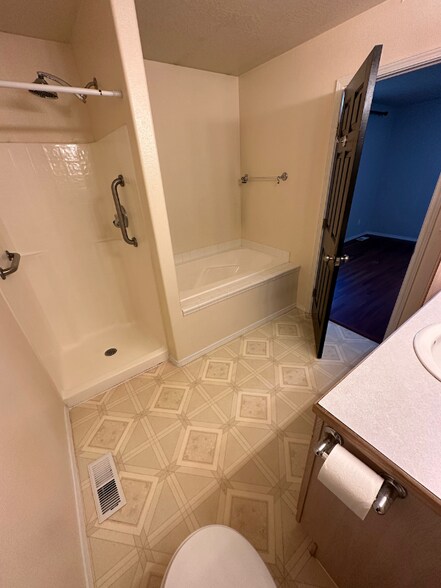 Building Photo - 1665 Peregrine Dr