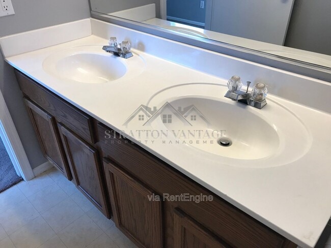 Building Photo - 12525 W Rosewood Ln