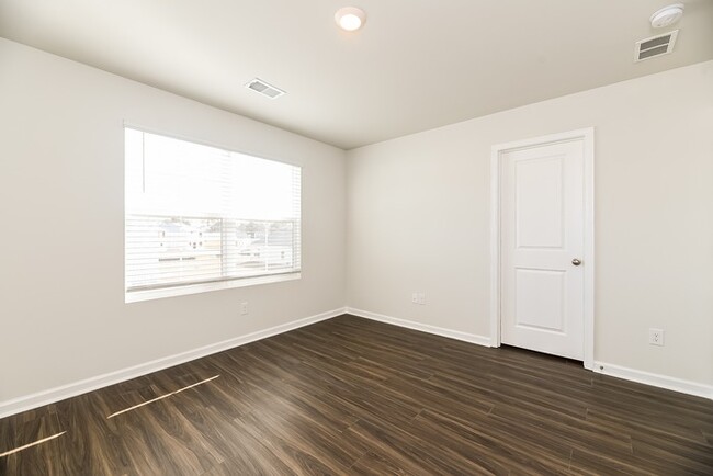 Building Photo - 100 Percheron Dr