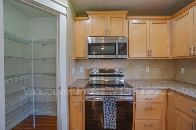 Building Photo - 2217 NE 94th Ct