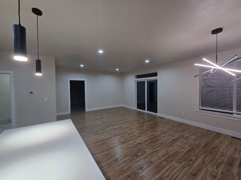 Building Photo - 27908 U St