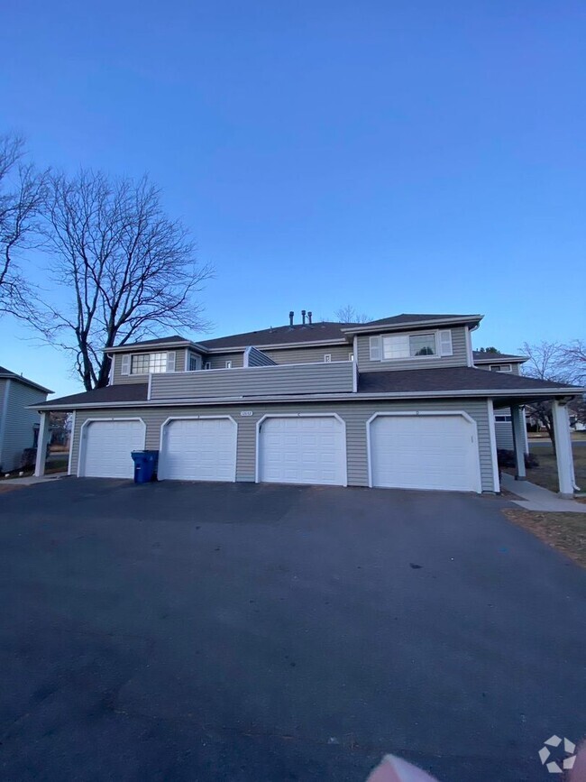 Building Photo - 1 bedroom 1 bathroom duplex in Aurora