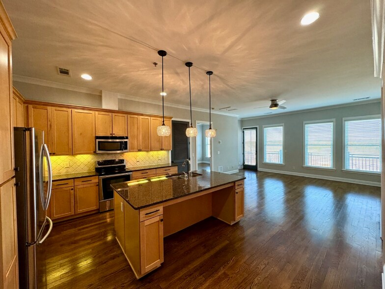 Building Photo - 360 Chambers St