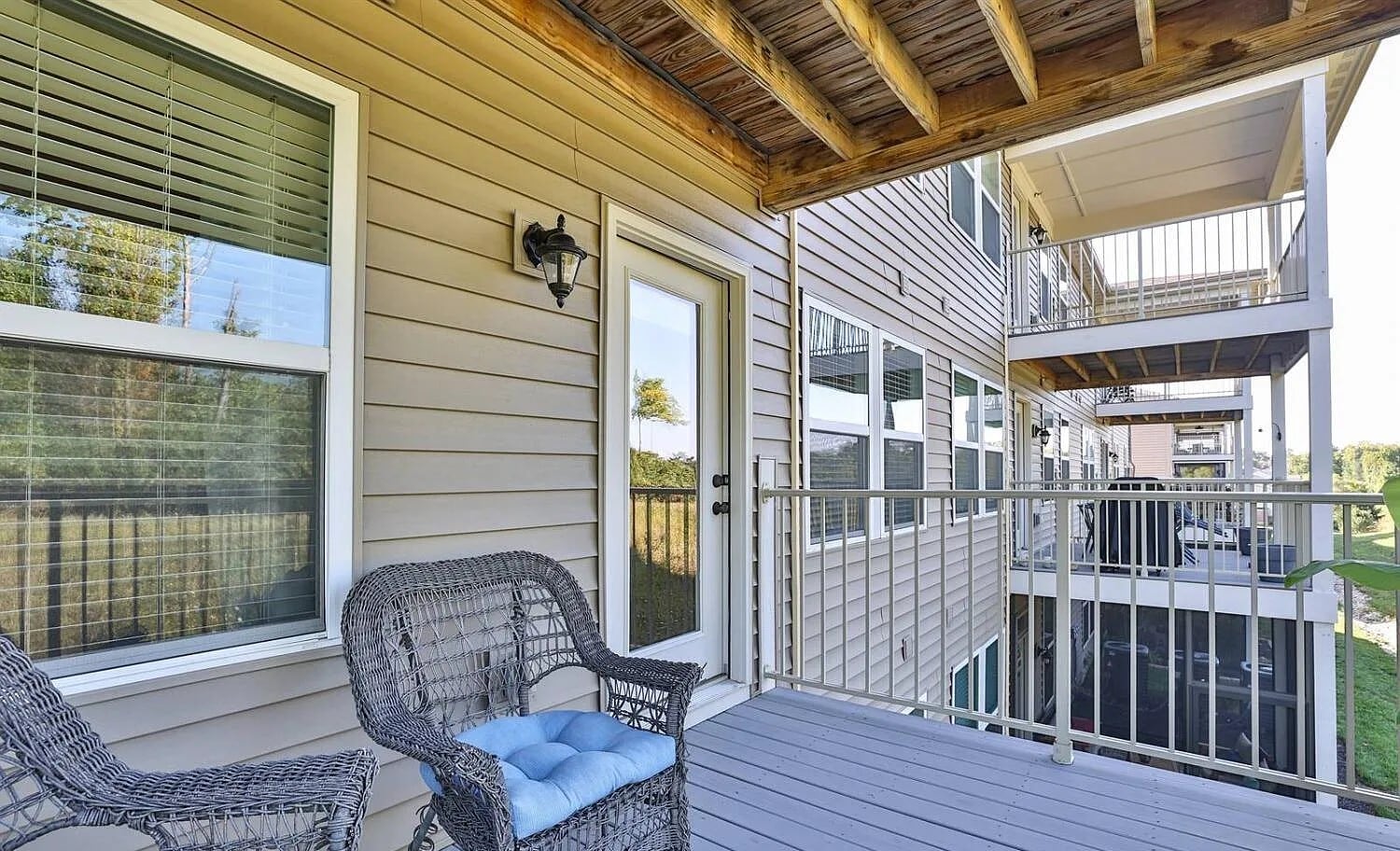 Building Photo - 7947 Oakbridge Way