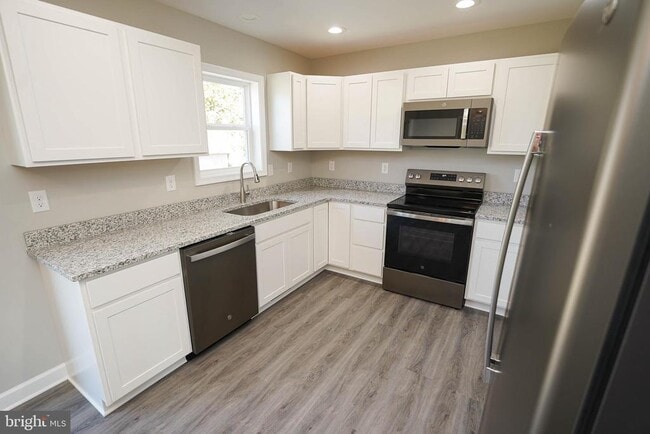 Building Photo - 621 Cedar St