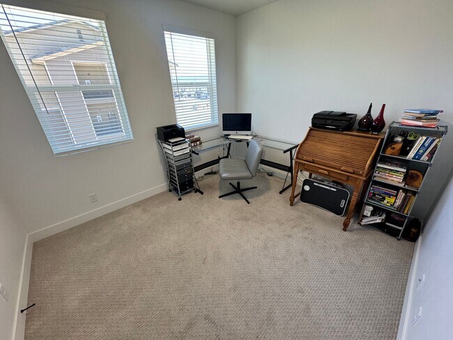 Building Photo - 3 Bed Condo In Desert Color!