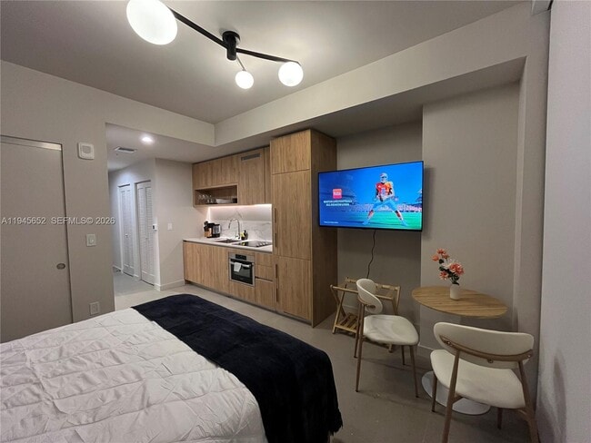 Building Photo - 11 NE 6th St