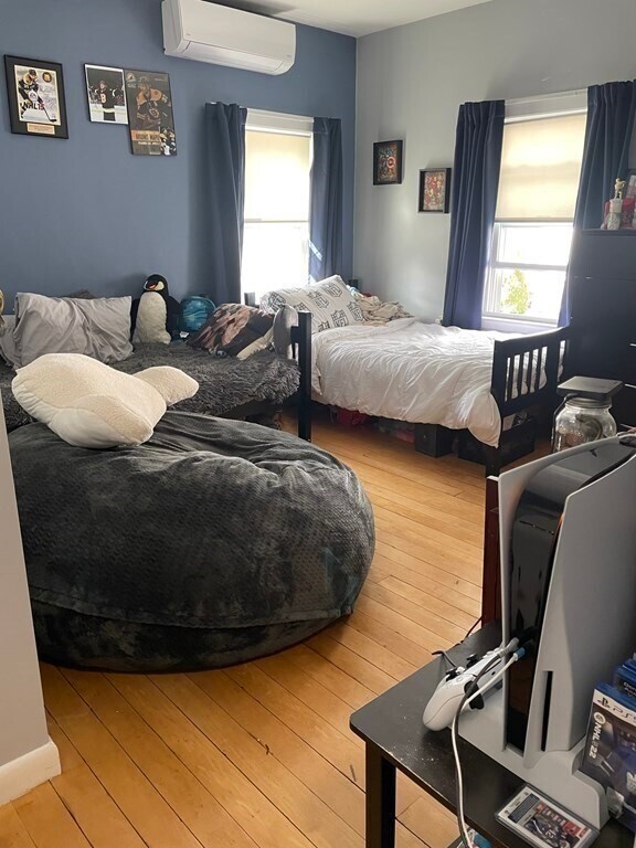 Building Photo - 215 Adams St