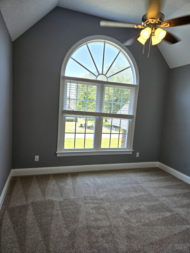 Building Photo - 214 N Marion Dr