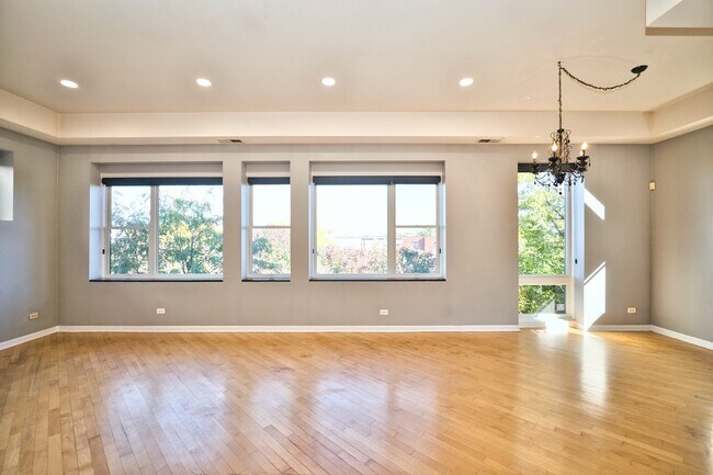 Building Photo - 2317 W Wolfram St