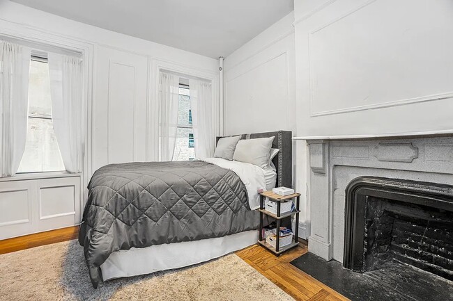 Building Photo - 129 W 56th St