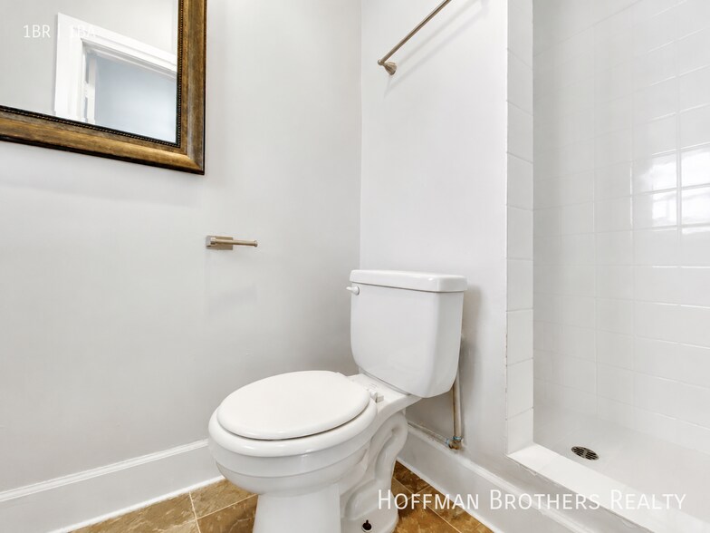 Building Photo - 1834 N Wilton Pl