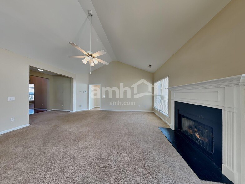 Building Photo - 808 Bindon Ln