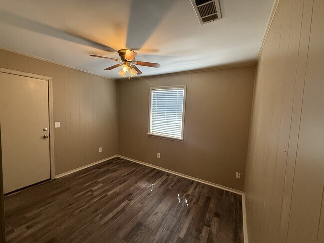 Building Photo - 436 Helen St